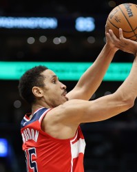 超六底薪签约尼克斯，勇士被小库坑惨，西帝距离退役又近一步