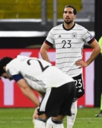 英雄联盟世界赛-变阵三后卫=场面失控 欧洲杯将至勒夫如何应对？