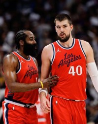 LOL世界赛日程-快船要憋大招？送走哈登后，开放祖巴茨交易，步行者成头号追求者|詹姆斯·哈登|中锋|洛杉矶快船队|伊维察·祖巴茨|克利夫兰骑士队_新浪体育_新浪新闻