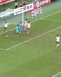 热议U22男足半场：心急但能力不够，说是职业球员都侮辱职业